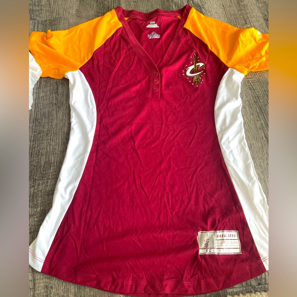 Majestic Cleveland Cavaliers Fan Fashion T-shirt Jersey Bling Sz M Woman V-neck